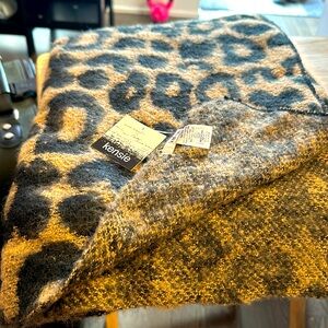 Kenzie Leopard Print Fuzzy Woven Scarf